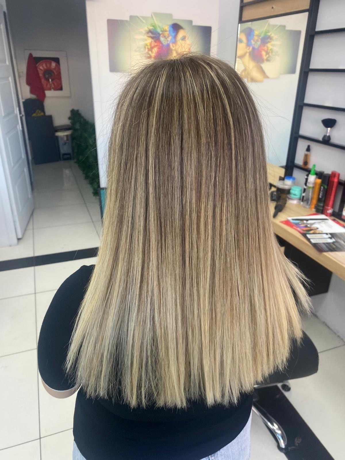 Saloon Oğuzhan Bayan Kuaförü